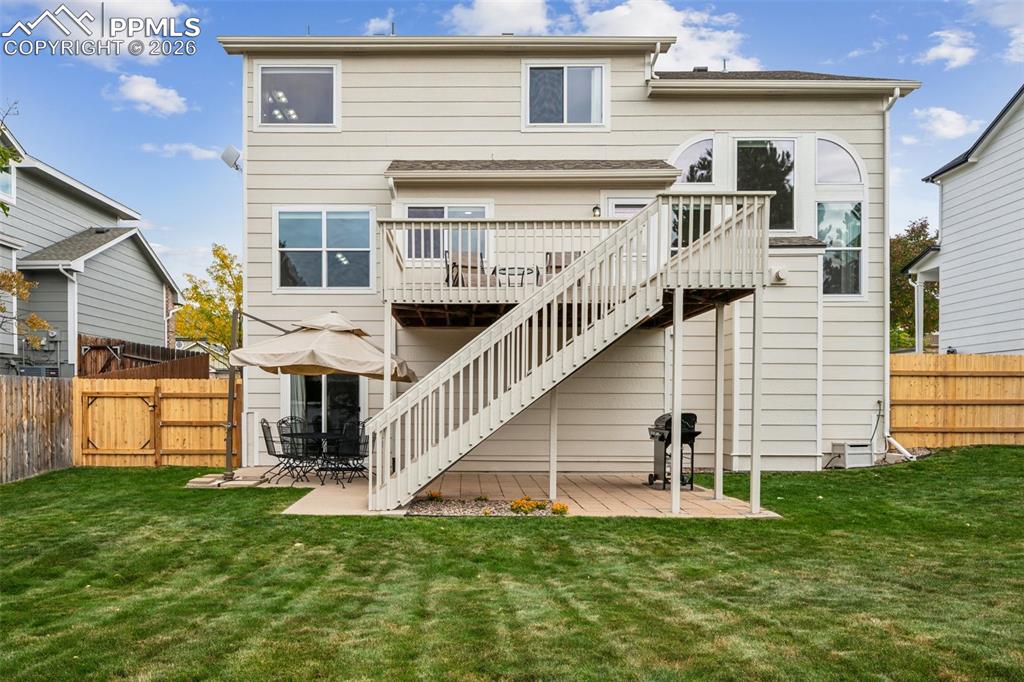 Image 6 of 47: Back of Structure