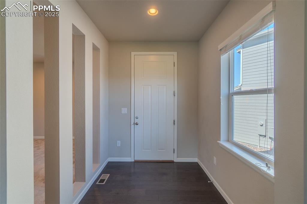 Image 13 of 50: Entry