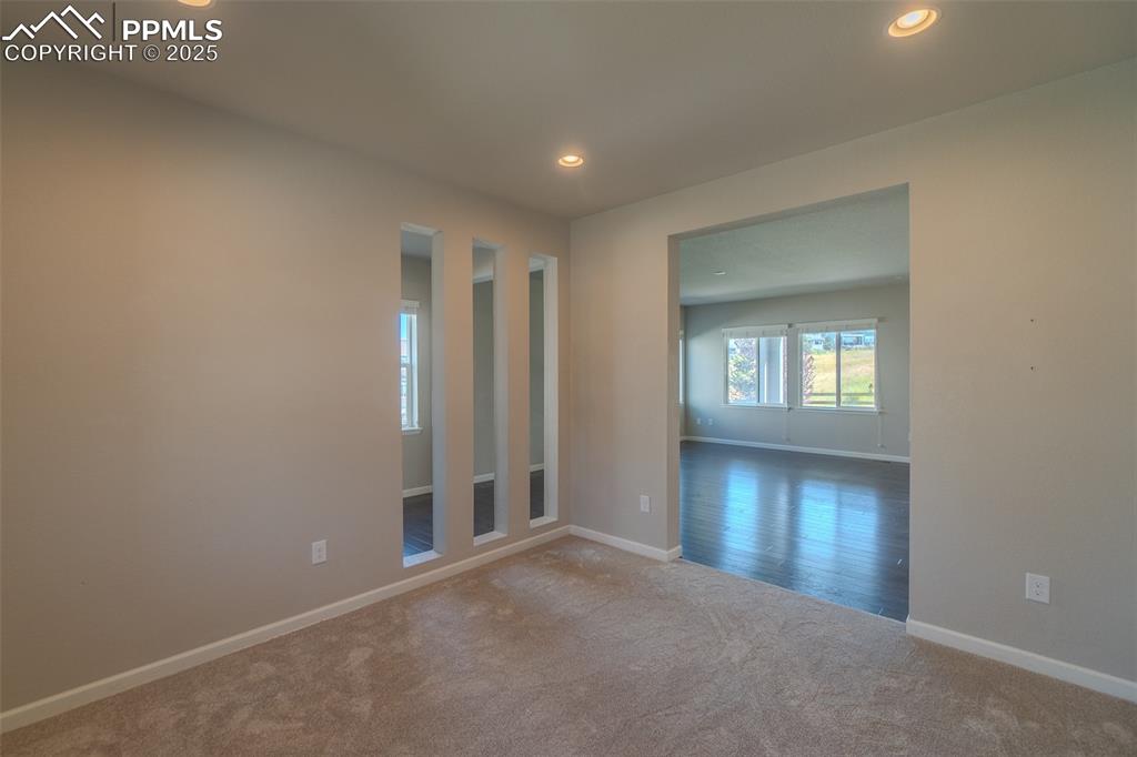 Image 17 of 50: Office