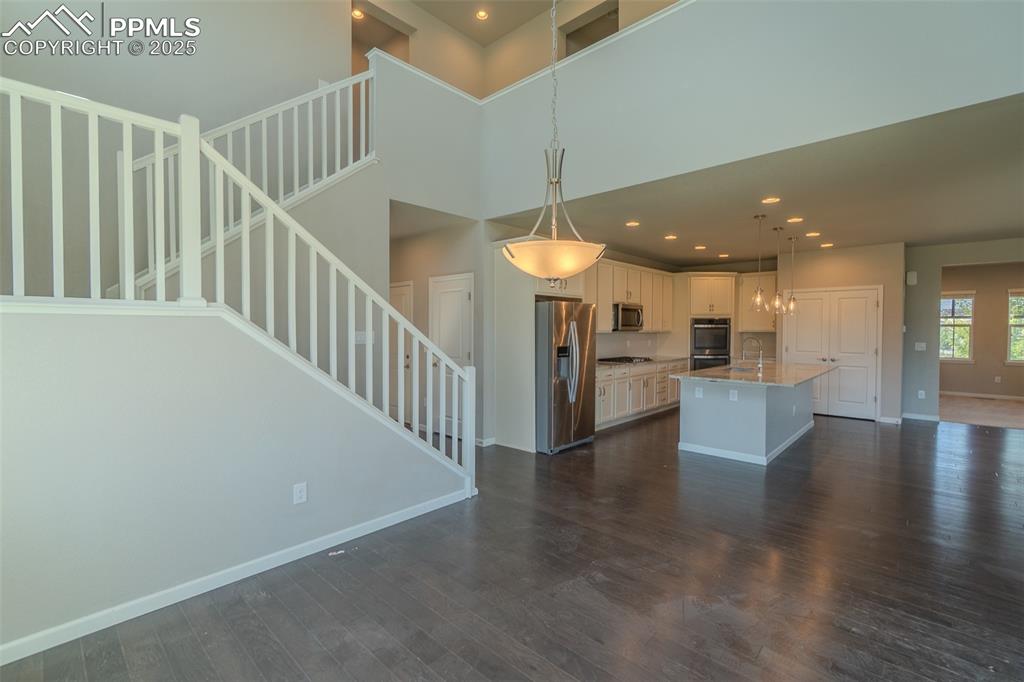 Image 24 of 50: Dining Room