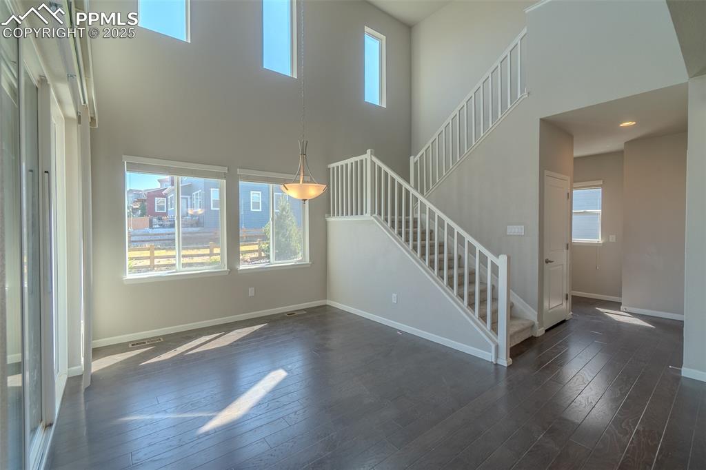 Image 25 of 50: Dining Room