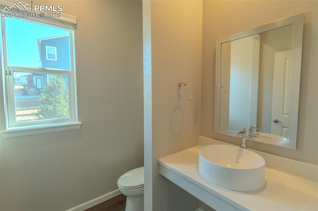 Image 26 of 50: Bathroom