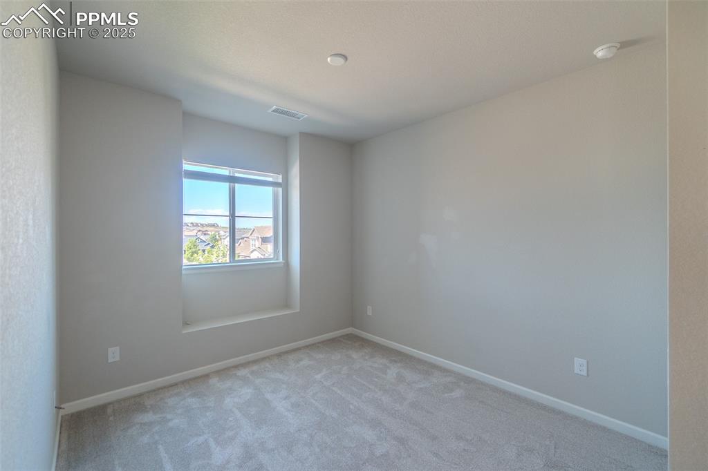 Image 32 of 50: Bedroom