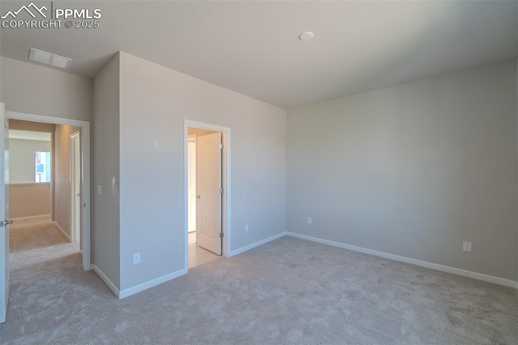 Image 36 of 50: Bedroom