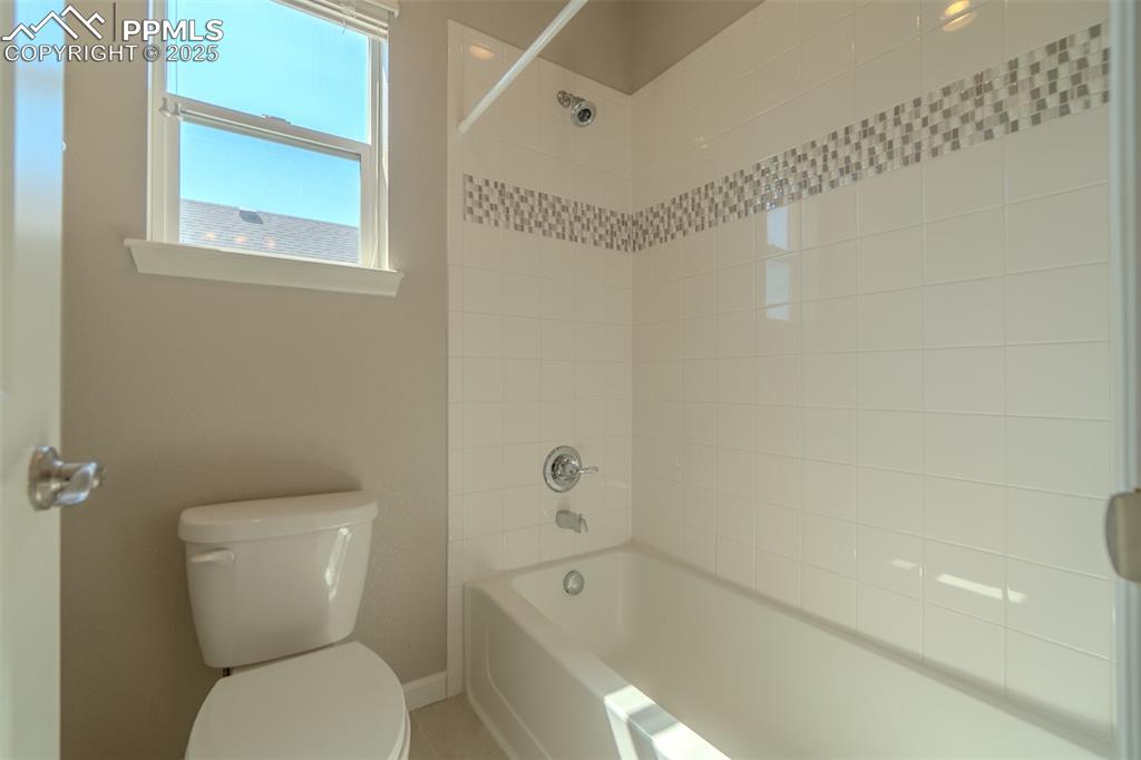 Image 37 of 50: Bathroom