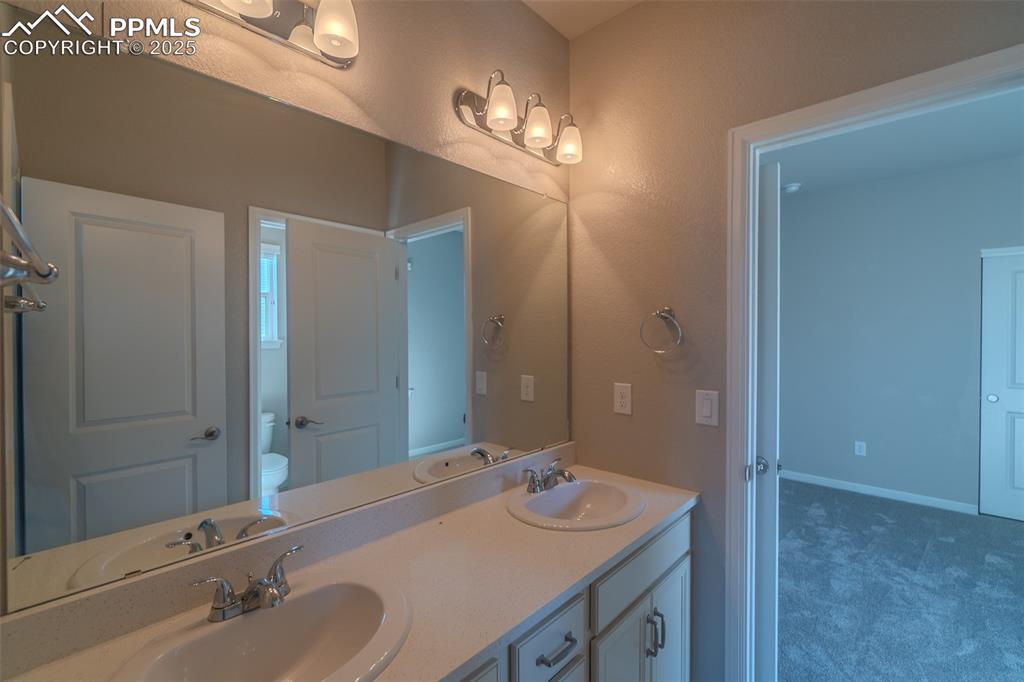 Image 38 of 50: Bathroom