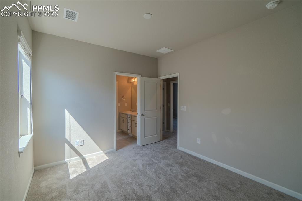 Image 39 of 50: Bedroom