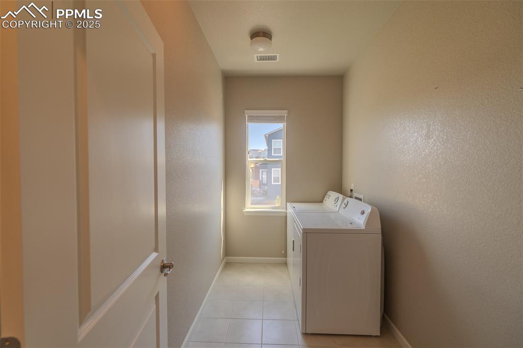 Image 40 of 50: Laundry