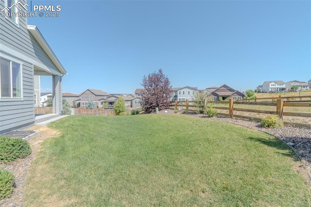 Image 44 of 50: Yard