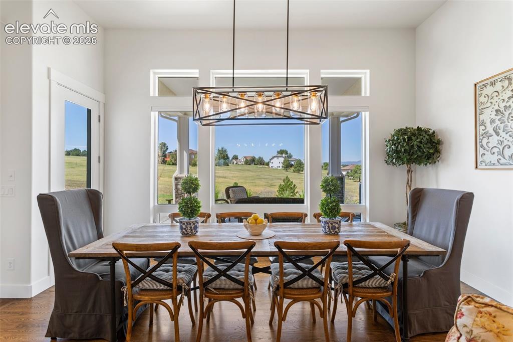 Image 7 of 36: Dining Area