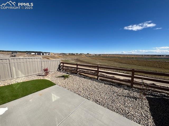 Image 10 of 10: Yard