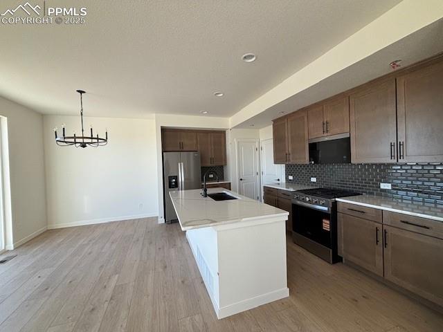 Image 2 of 10: Kitchen