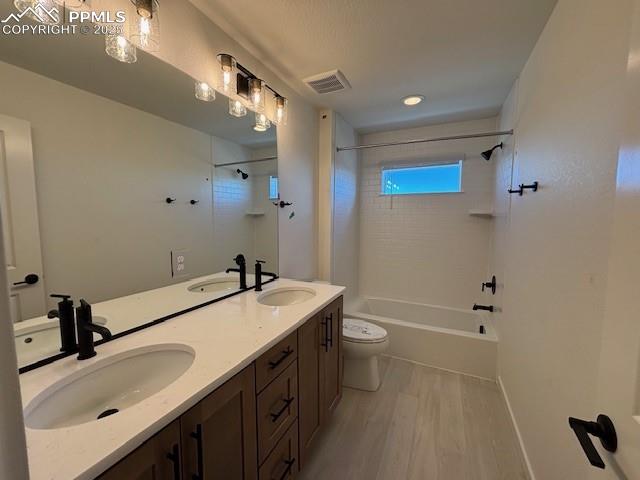 Image 5 of 10: Bathroom