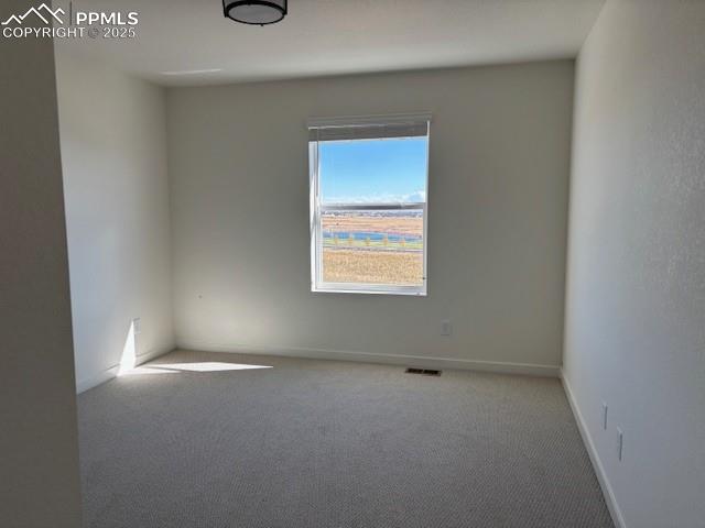 Image 6 of 10: Bedroom