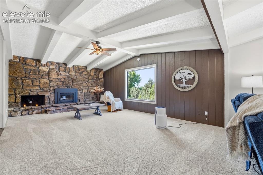 Image 10 of 50: Living Room