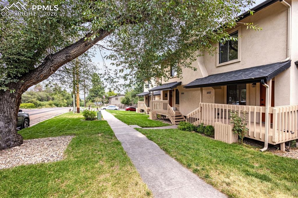 Image 19 of 29: Yard