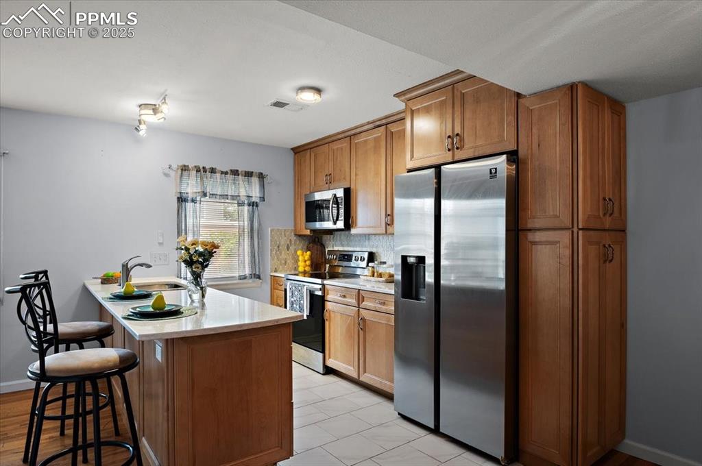 Image 11 of 37: Kitchen