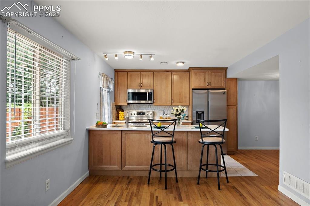 Image 15 of 37: Kitchen