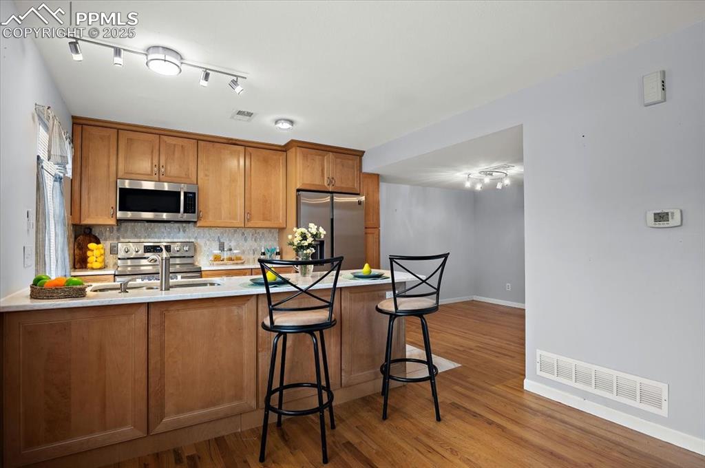 Image 17 of 37: Kitchen