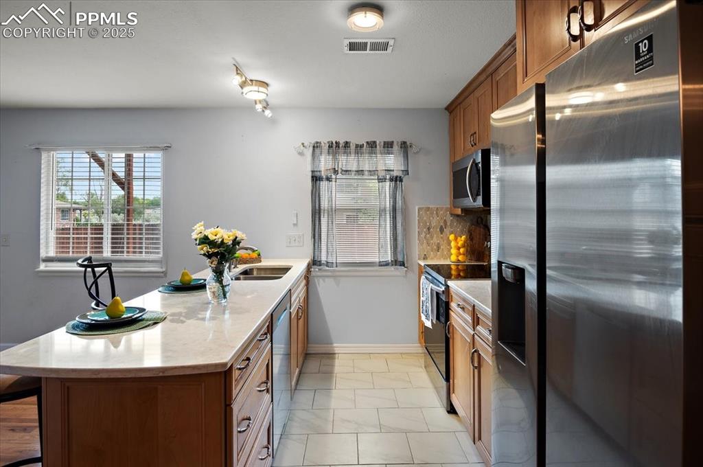 Image 5 of 37: Kitchen