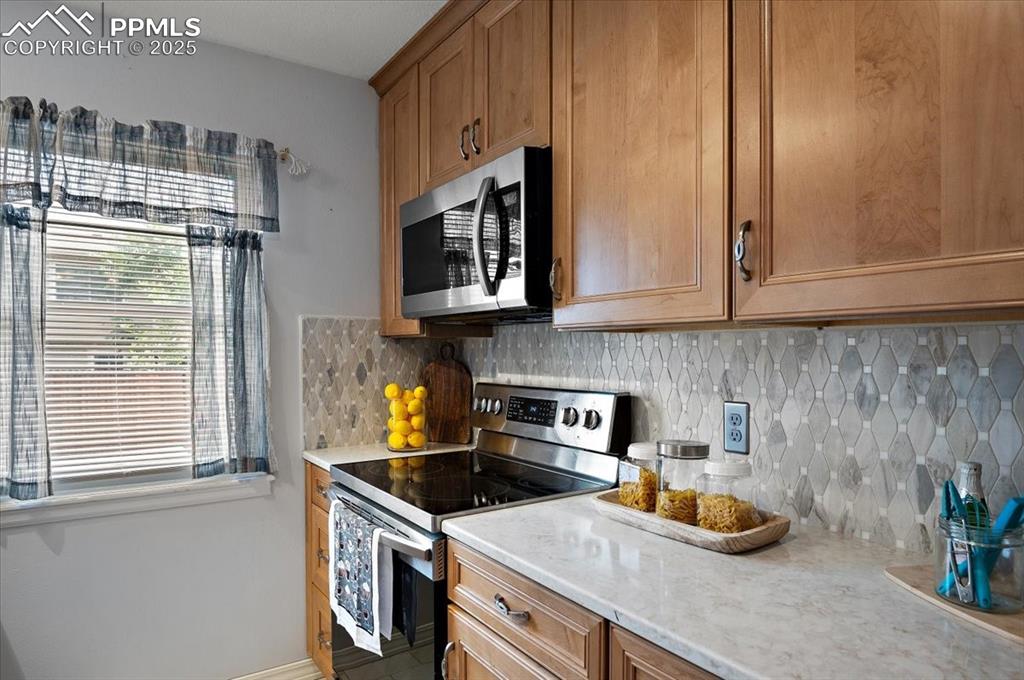 Image 9 of 37: Kitchen