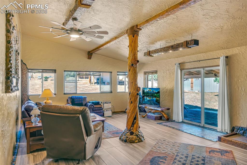 Image 29 of 42: Family Room