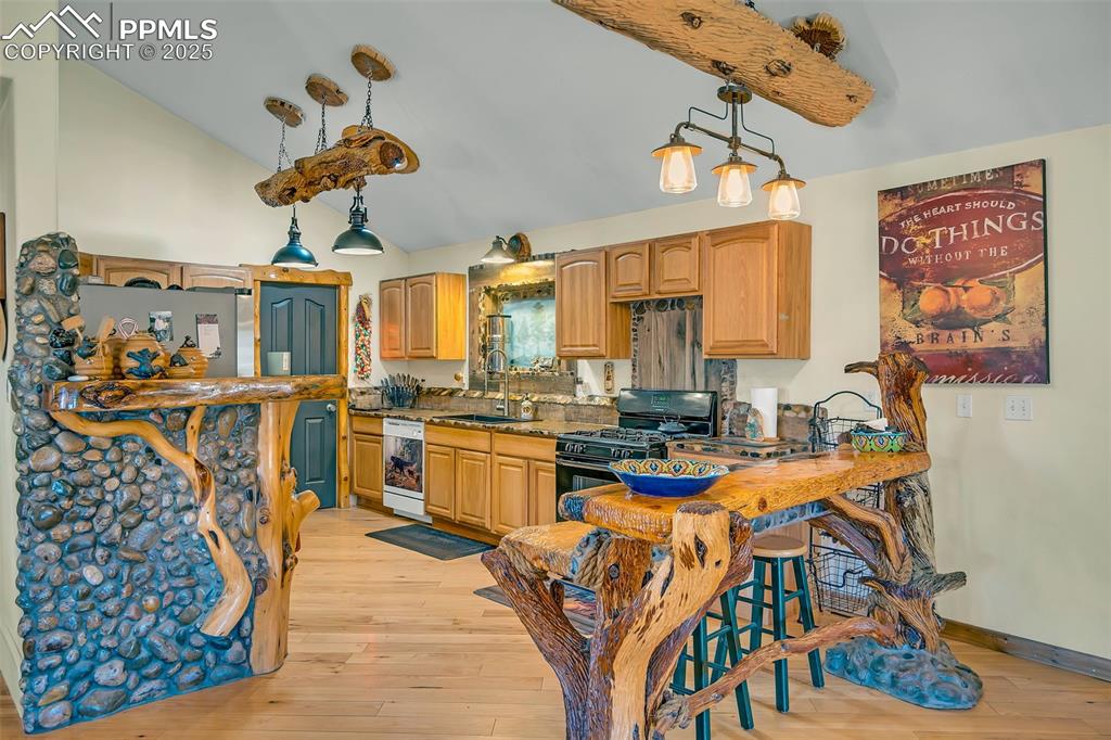 Image 3 of 42: Kitchen