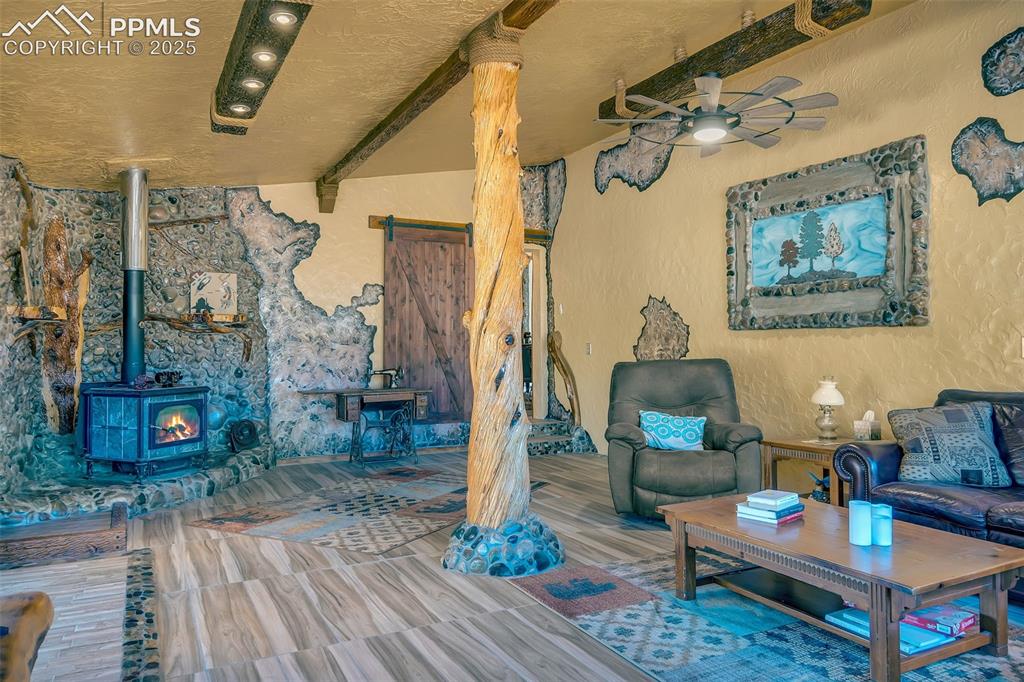 Image 4 of 43: Large Family Room