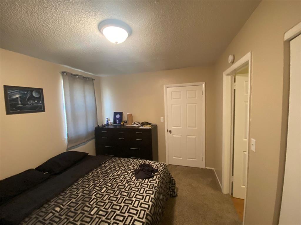 Image 5 of 8: Bedroom