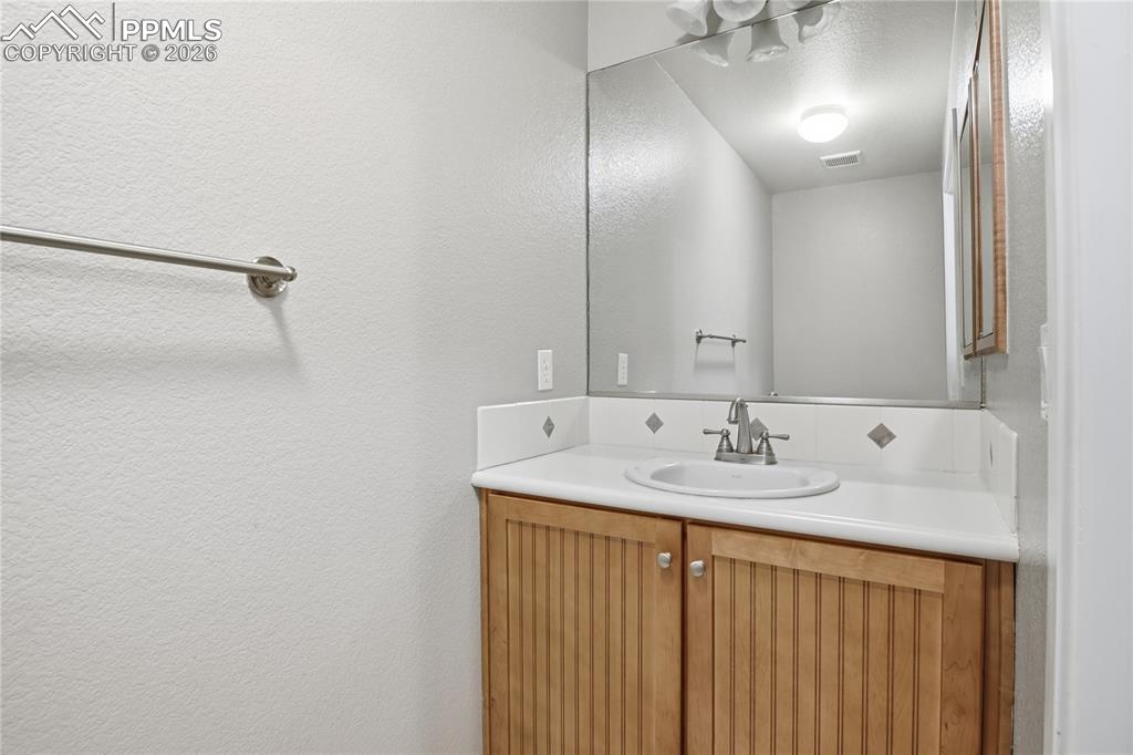 Image 17 of 22: Bathroom