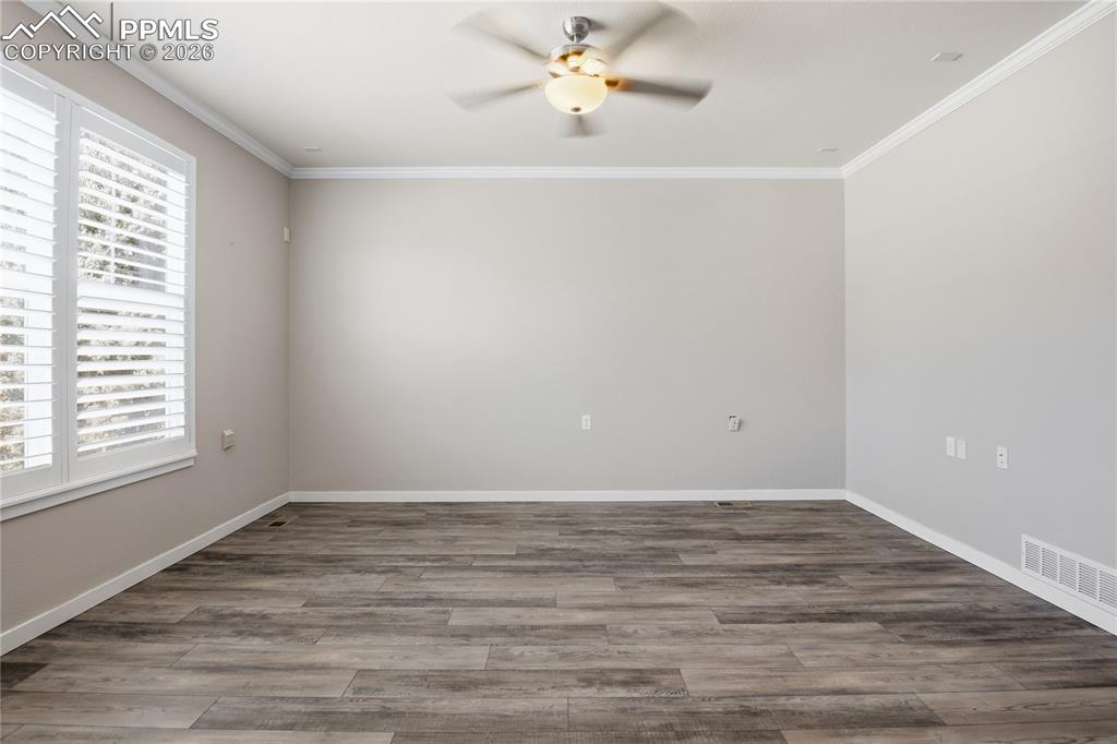 Image 4 of 22: Living Room