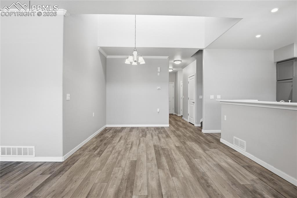 Image 6 of 22: Dining Area