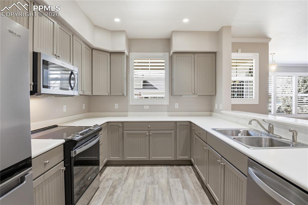 Image 8 of 22: Kitchen