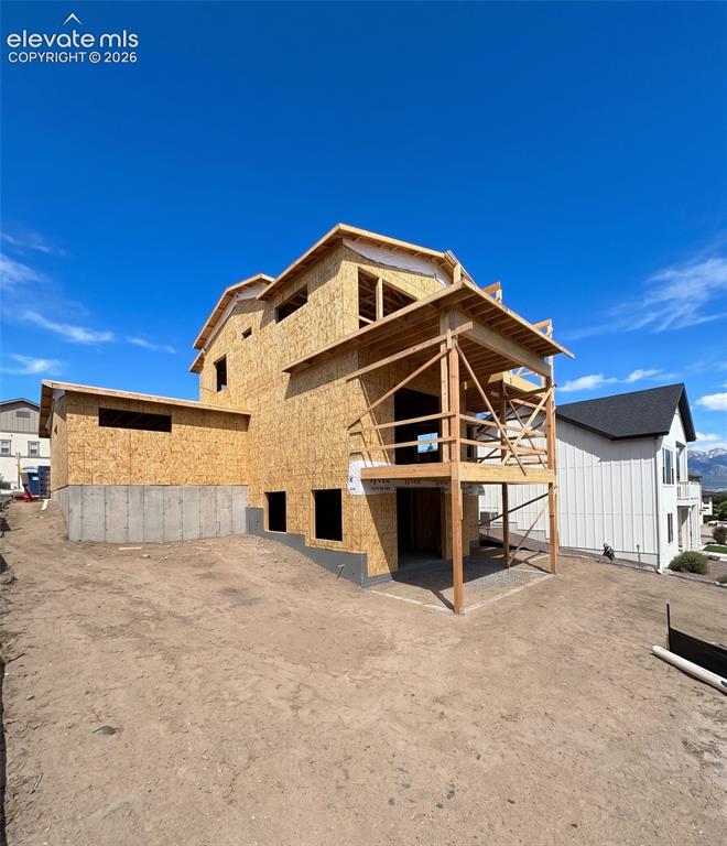Image 4 of 8: Back of Structure