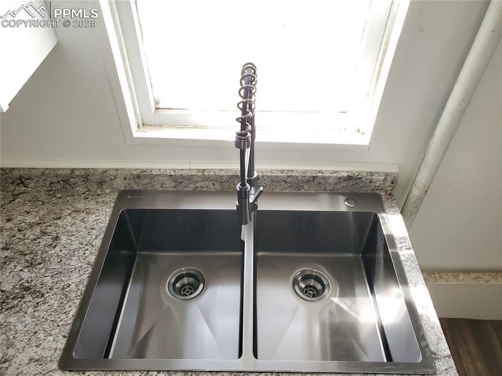 Image 14 of 28: New Kitchen Sink & Faucet