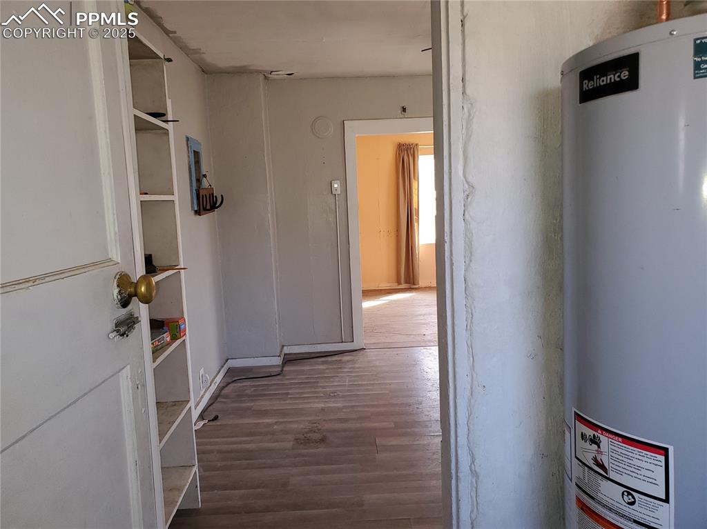 Image 20 of 28: From Mud Room Looking Towards Kitchen