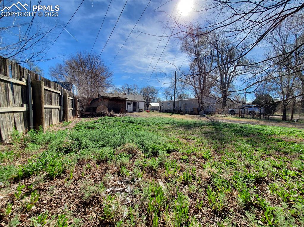 Image 27 of 28: HUGE Backyard!!!