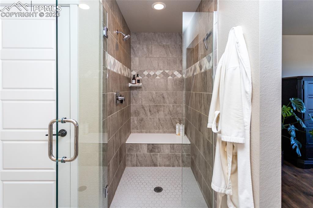 Image 19 of 36: Nice Shower!! 