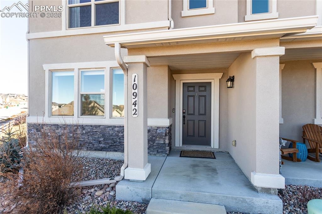 Image 2 of 36: Private Covered Entry