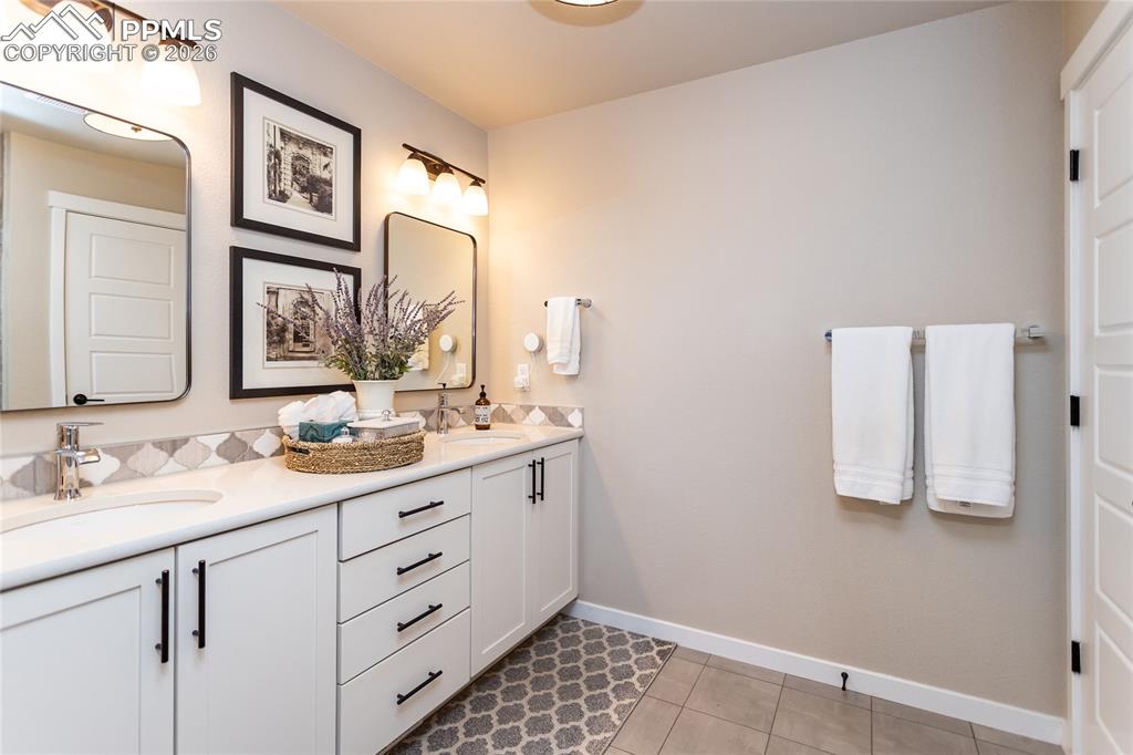 Image 21 of 36: Master Bathroom - light & bright! 
