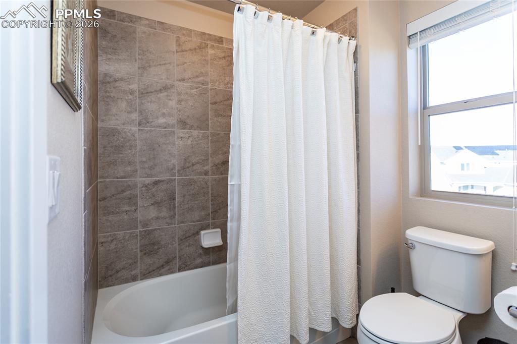 Image 27 of 36: Upper Full Bathroom