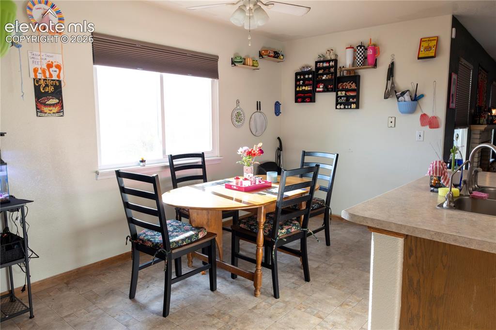 Image 5 of 33: Dining Area