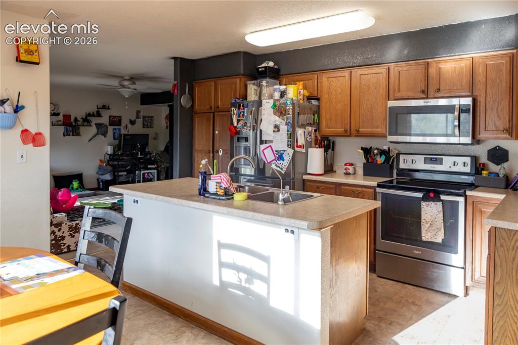 Image 6 of 33: Kitchen