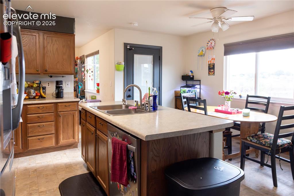 Image 7 of 33: Kitchen