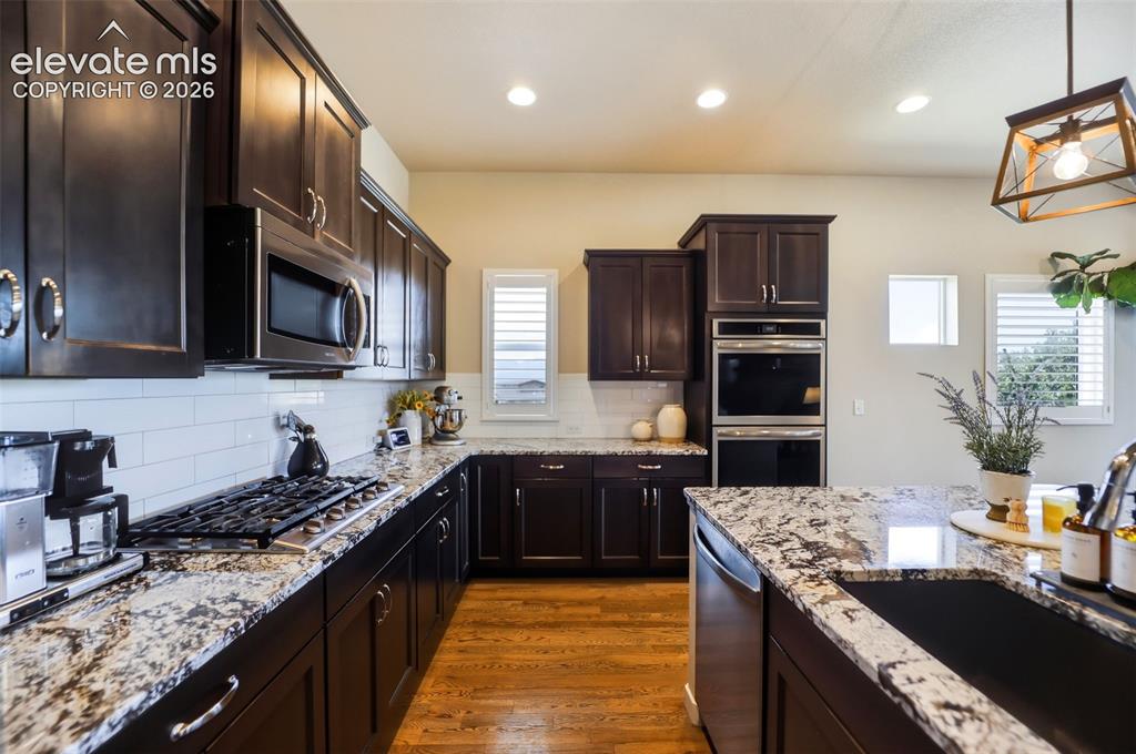 Image 6 of 49: Kitchen