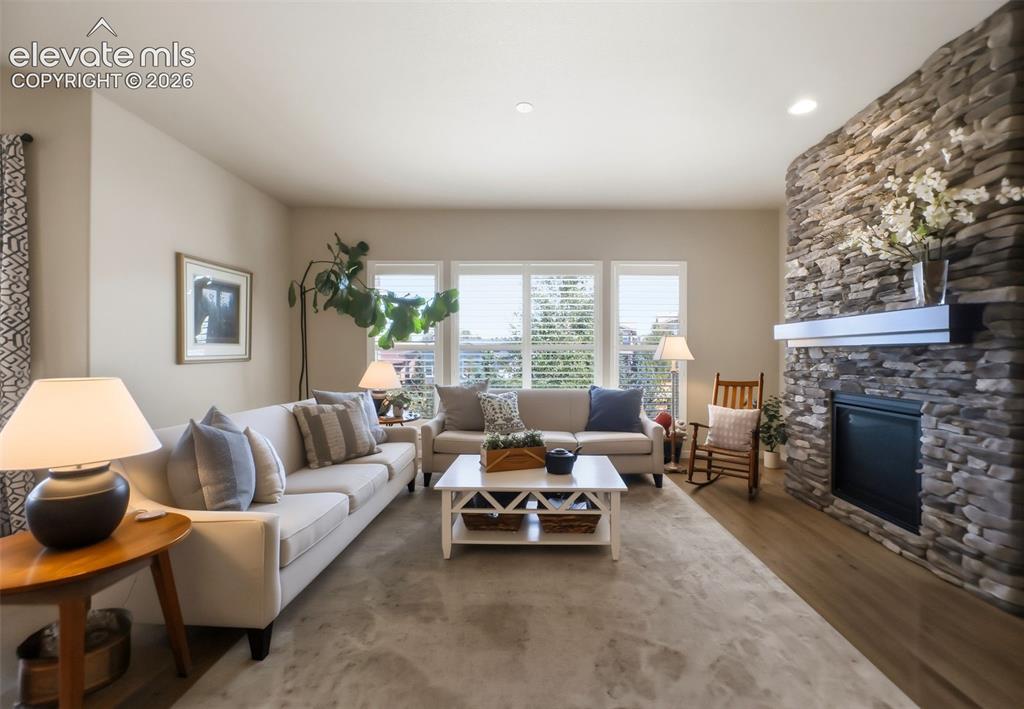 Image 9 of 49: Dining Area
