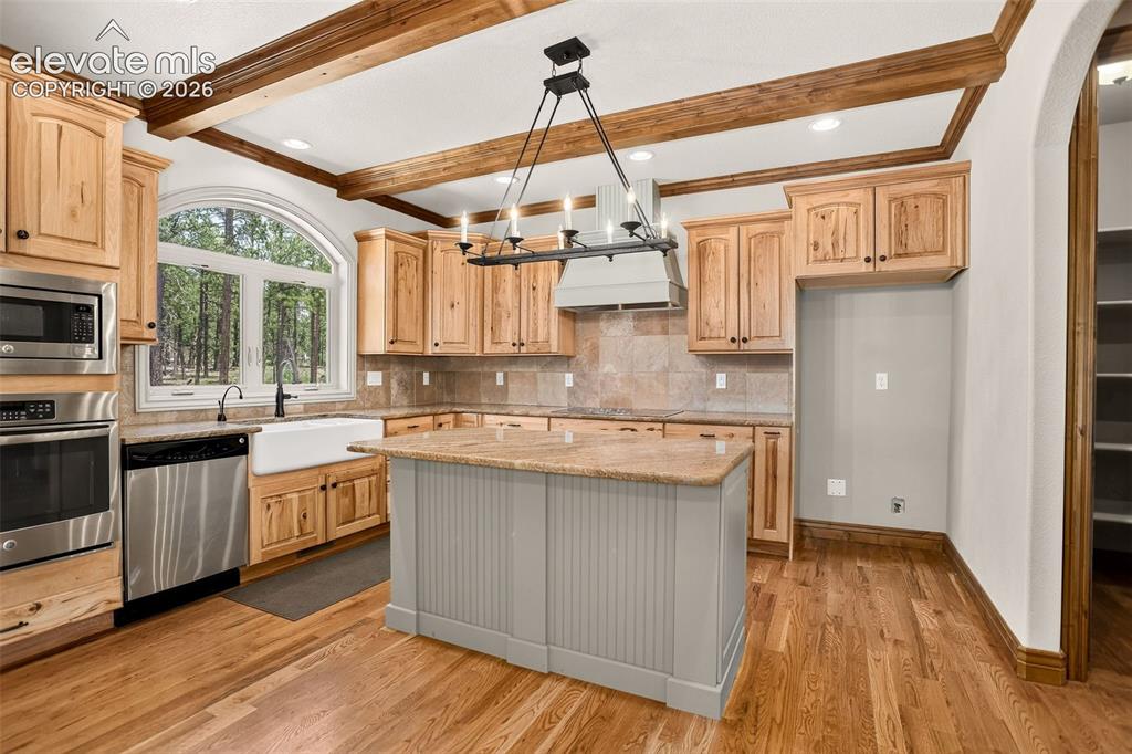 Image 11 of 48: Kitchen