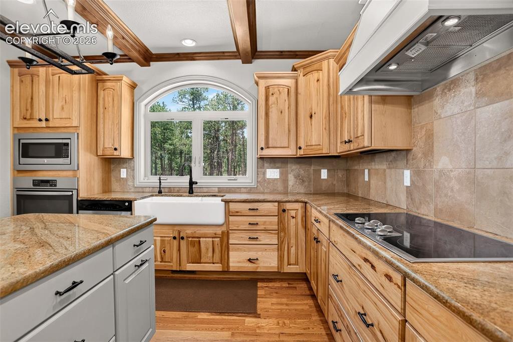 Image 12 of 48: Kitchen