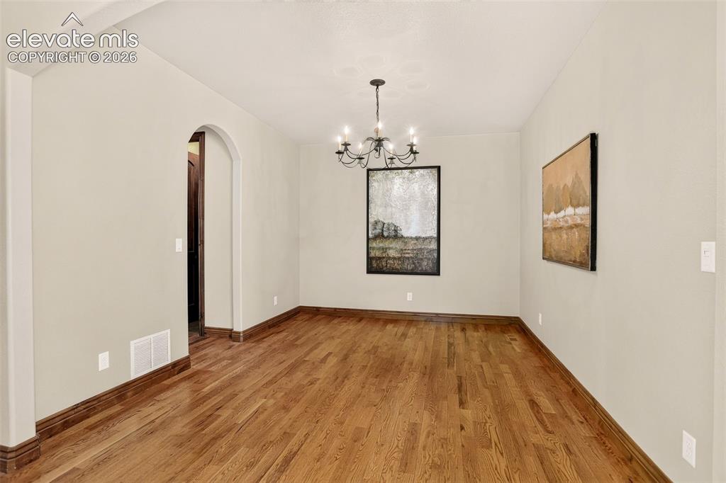 Image 14 of 48: Dining Room