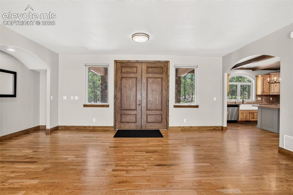 Image 7 of 48: kitchen on the right